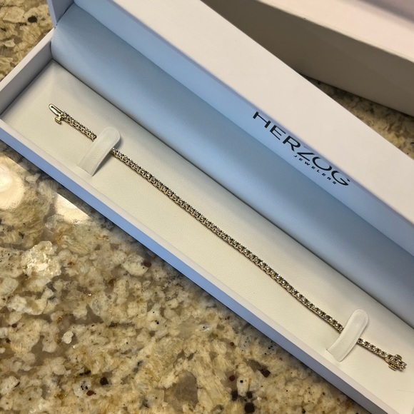 2 carat. Diamond tennis bracelet. 14 K yellow gold. 7 inch straight line. - Picture 3 of 8